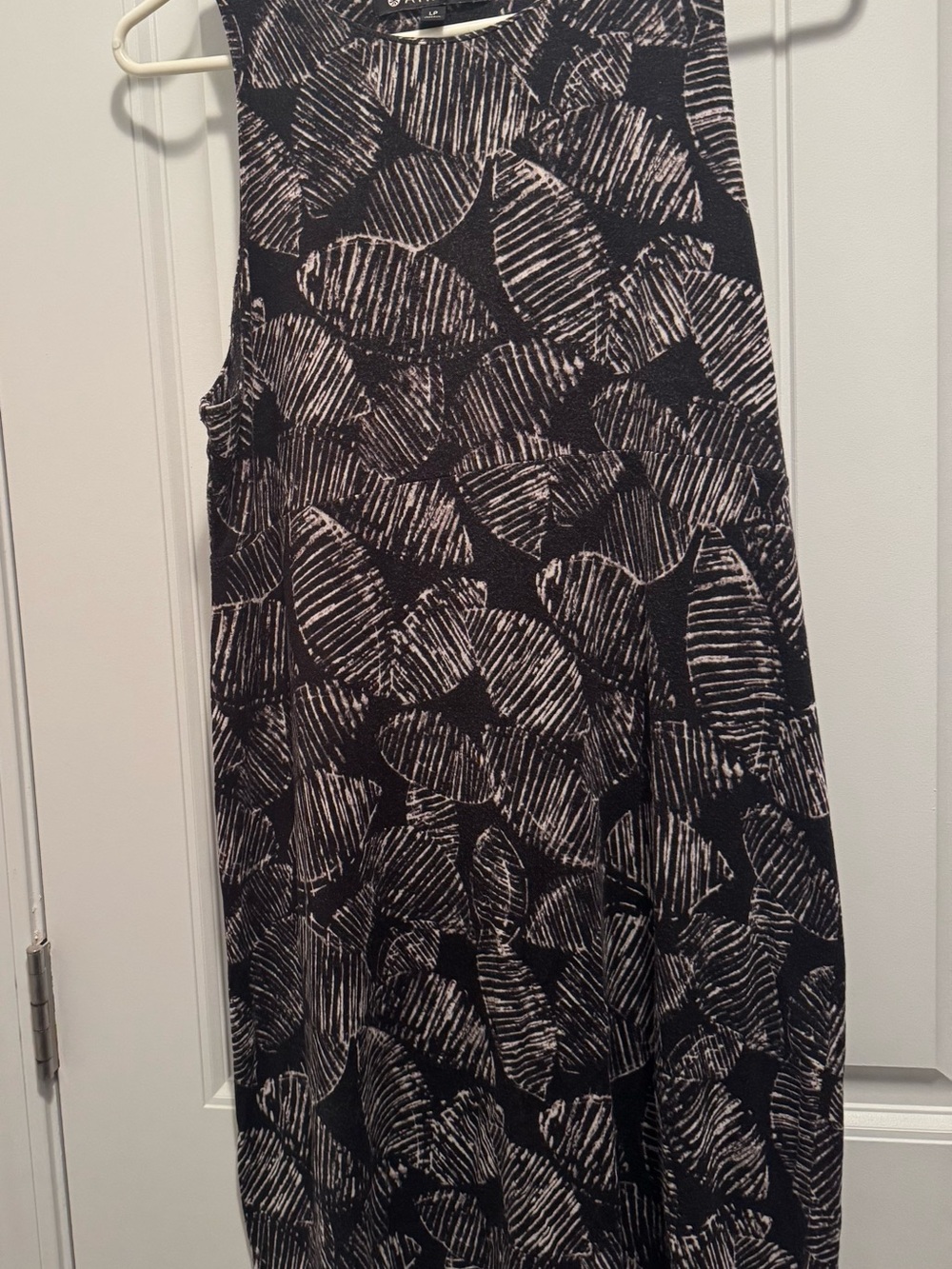 Athleta Women’s Large Petite Black Leaf Print Sleeveless Dress